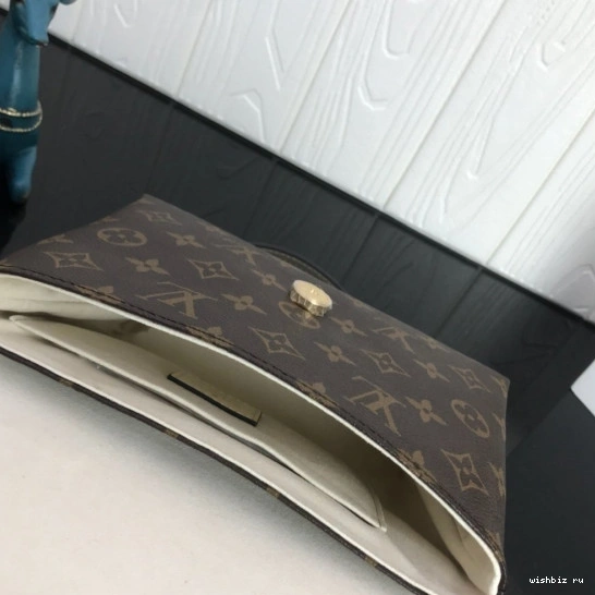WIS BB LOUIS VUITTON LOCKY 0824